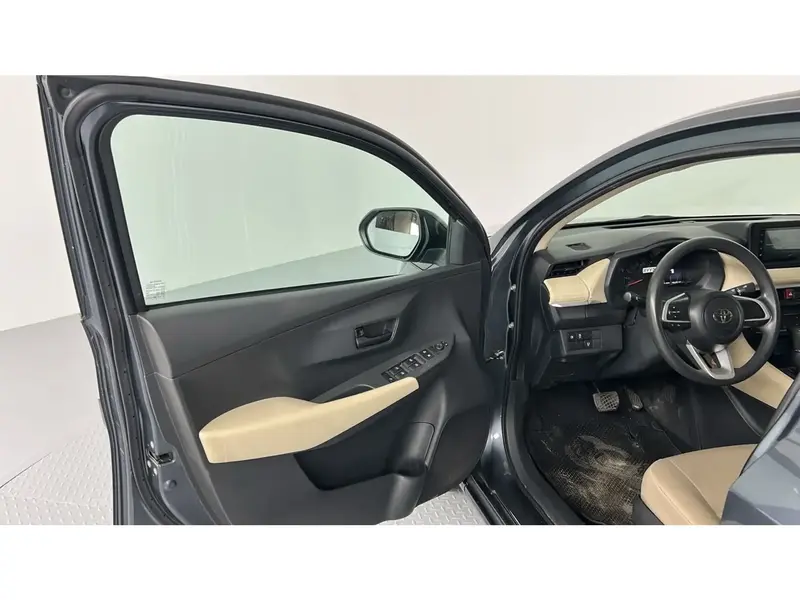 Toyota Yaris Y 2024 22