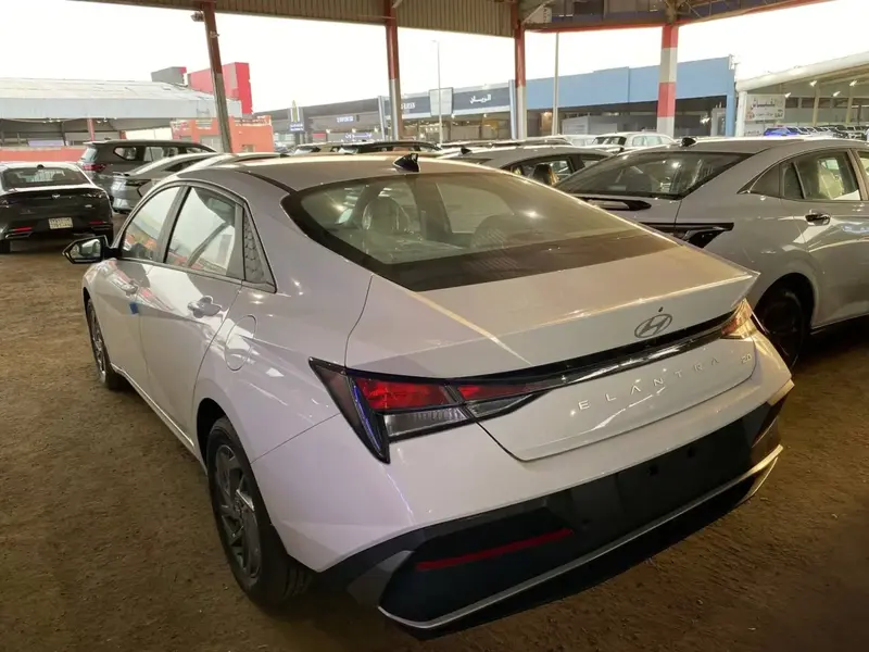 Hyundai Elantra 2026 10