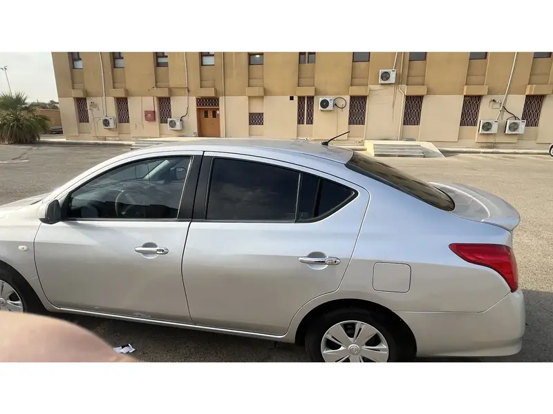 Nissan Sunny 2016 13