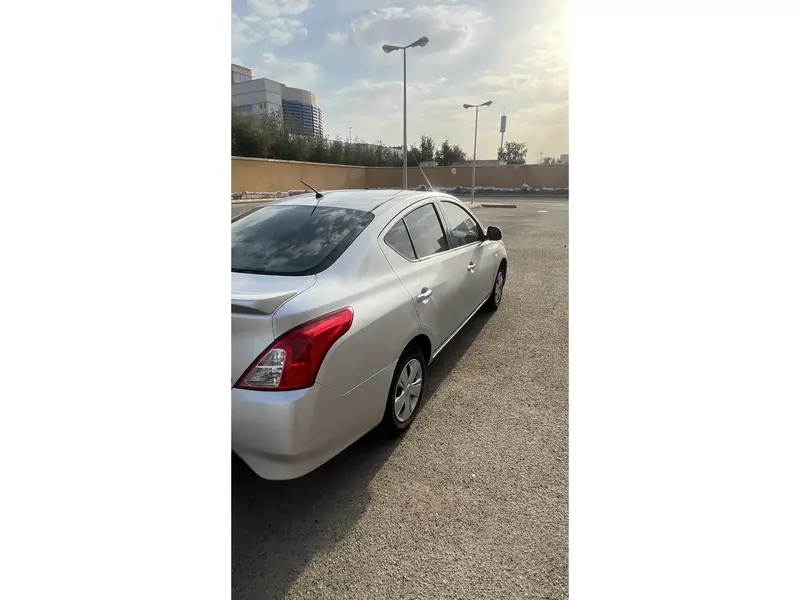 Nissan Sunny 2016 9