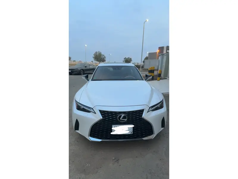Lexus IS 2025 1