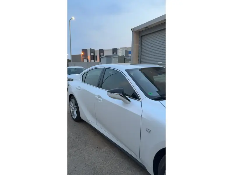 Lexus IS 2025 3
