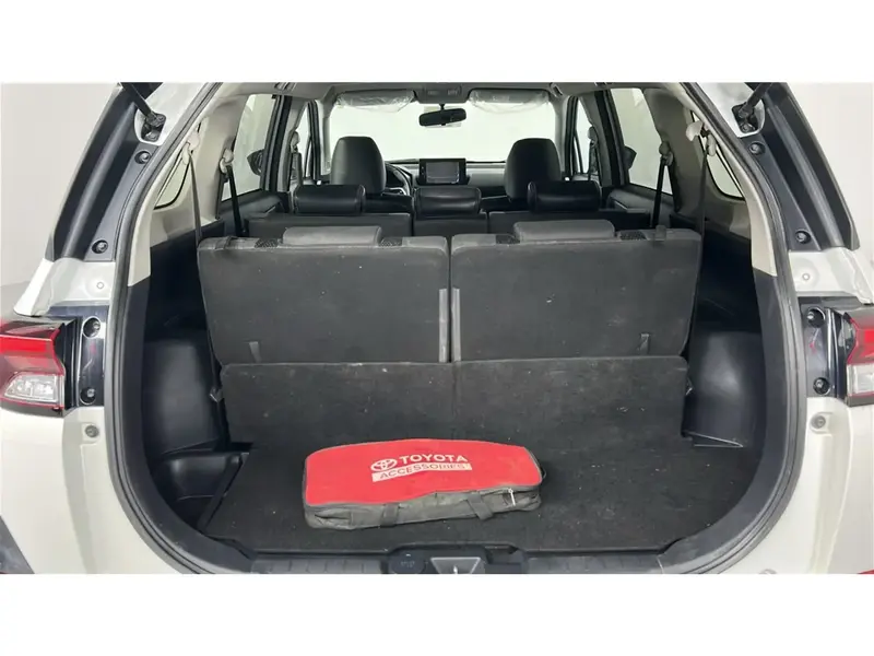 Toyota VELOZ GLX 2024 29