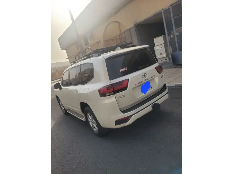 تويوتا لاندكروزر بيك اب 2025 4