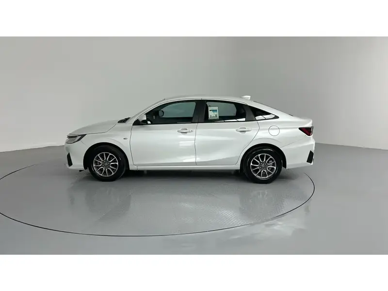 تويوتا يارس واي 2024 18