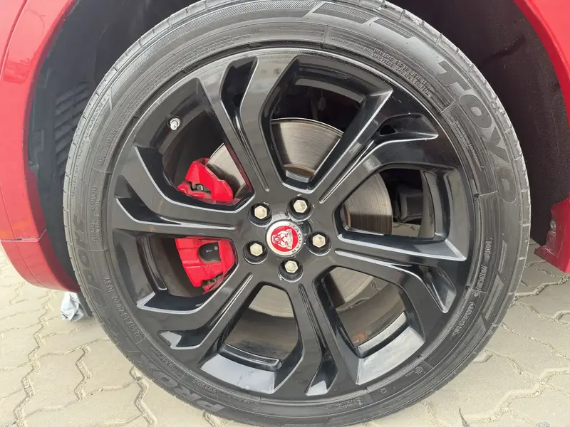 Jaguar E-Pace 2019 8