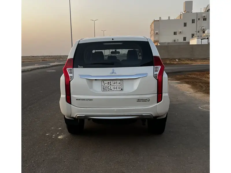 Mitsubishi MONTEROSPORT 2018 4