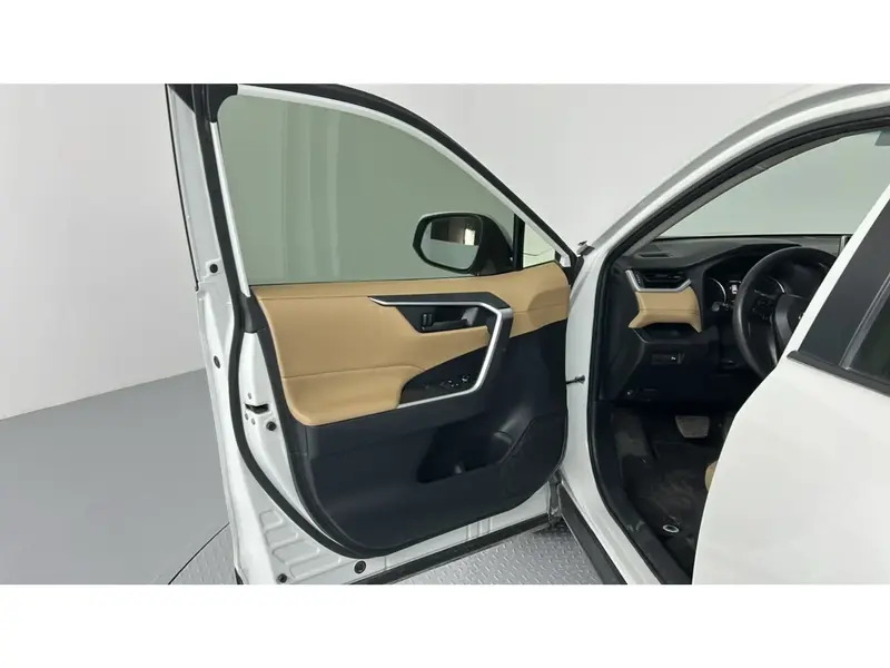 Toyota RAV4 LE 2024 21