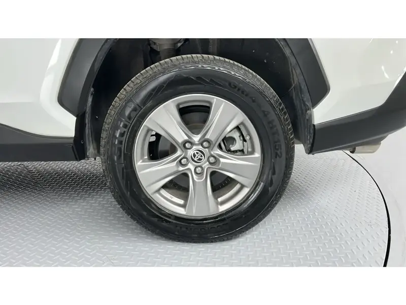 Toyota RAV4 LE 2024 29