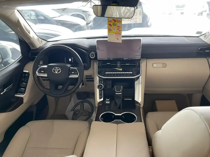 Toyota LC70 2026 8