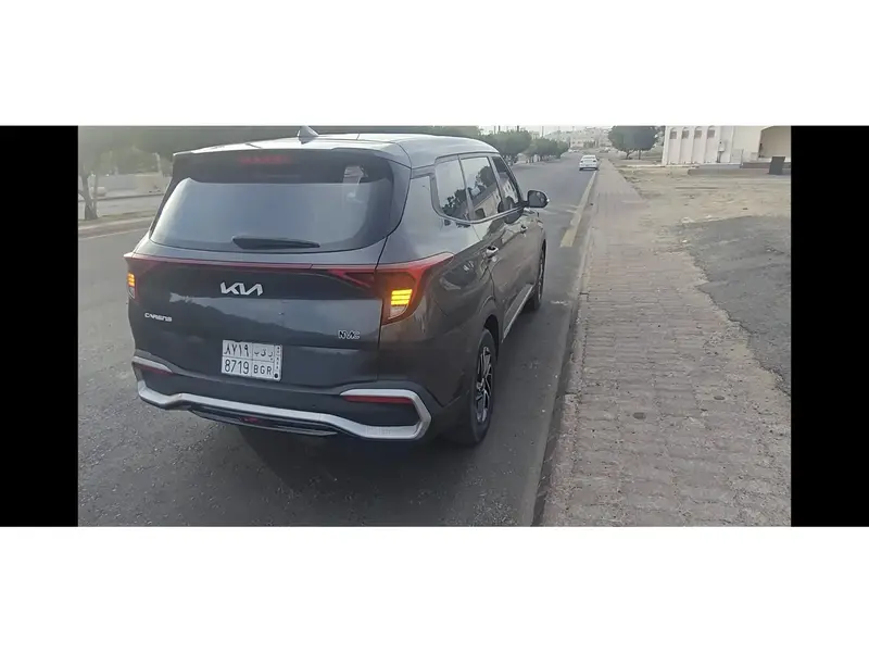 KIA Carens 2023 6