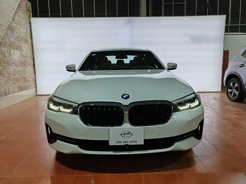 بي إم دبليو الفئة الخامسة 2023 520i 2