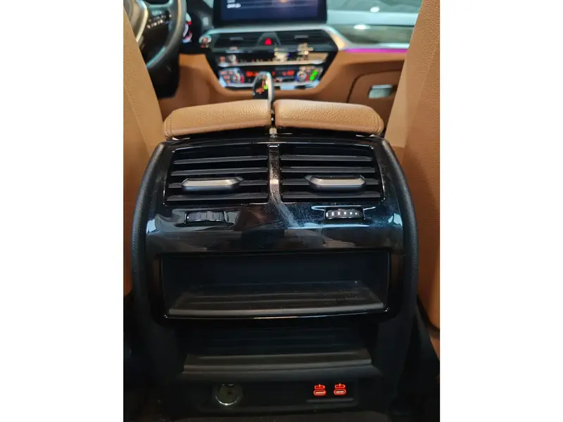 بي إم دبليو الفئة الخامسة 2023 520i 15