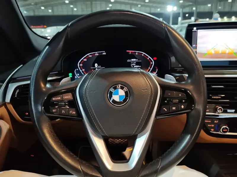 بي إم دبليو الفئة الخامسة 2023 520i 26