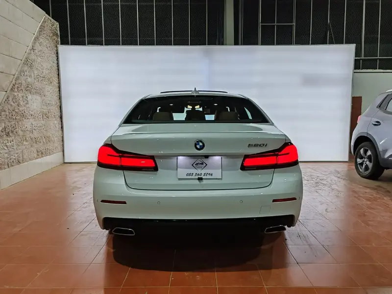 بي إم دبليو الفئة الخامسة 2023 520i 8
