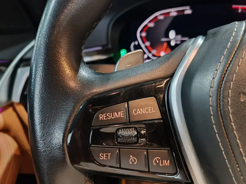 بي إم دبليو الفئة الخامسة 2023 520i 25