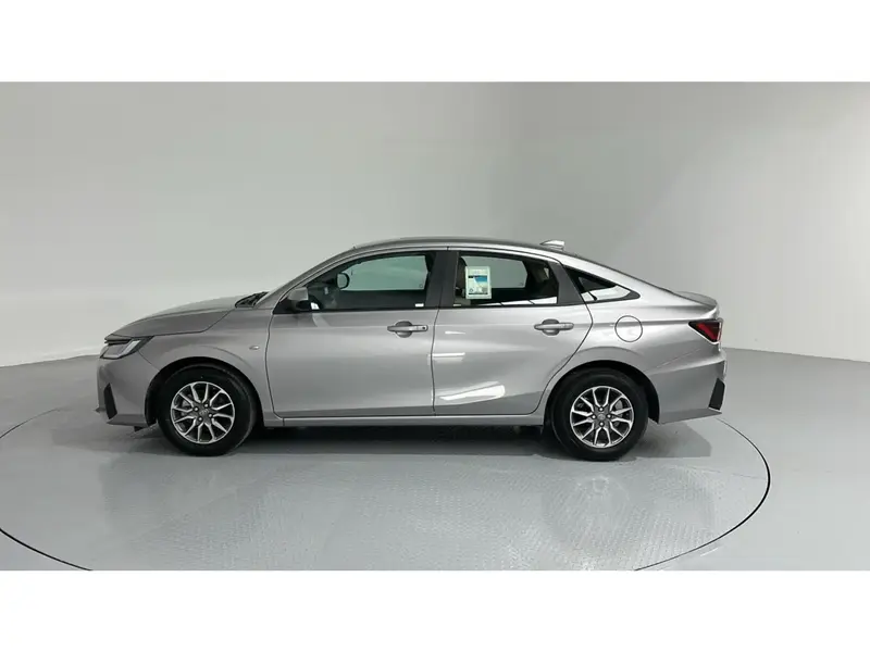 Toyota Yaris Y 2024 18