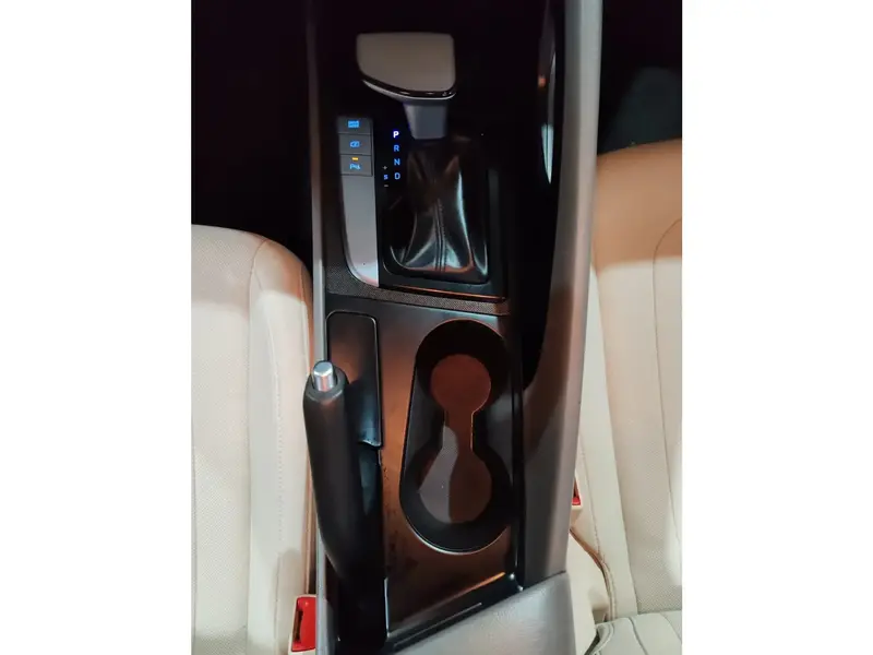 Hyundai Elantra 2024 16