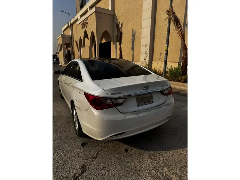 Hyundai Sonata 2011 3