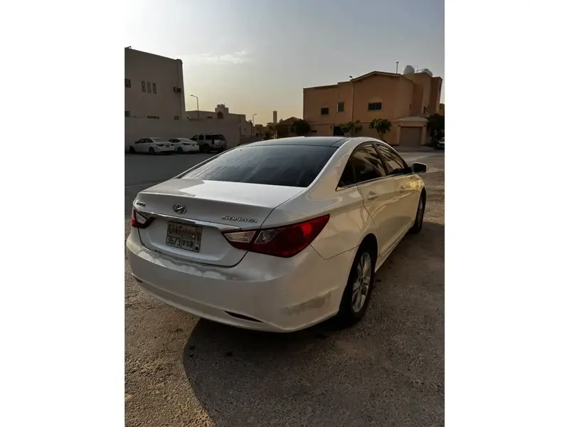 Hyundai Sonata 2011 10