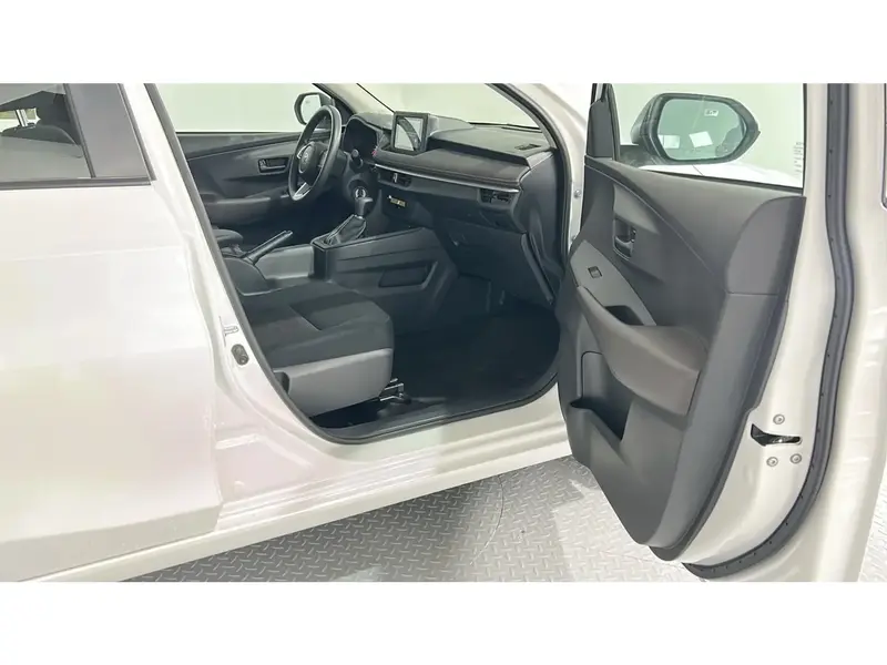Toyota Yaris Y 2026 26