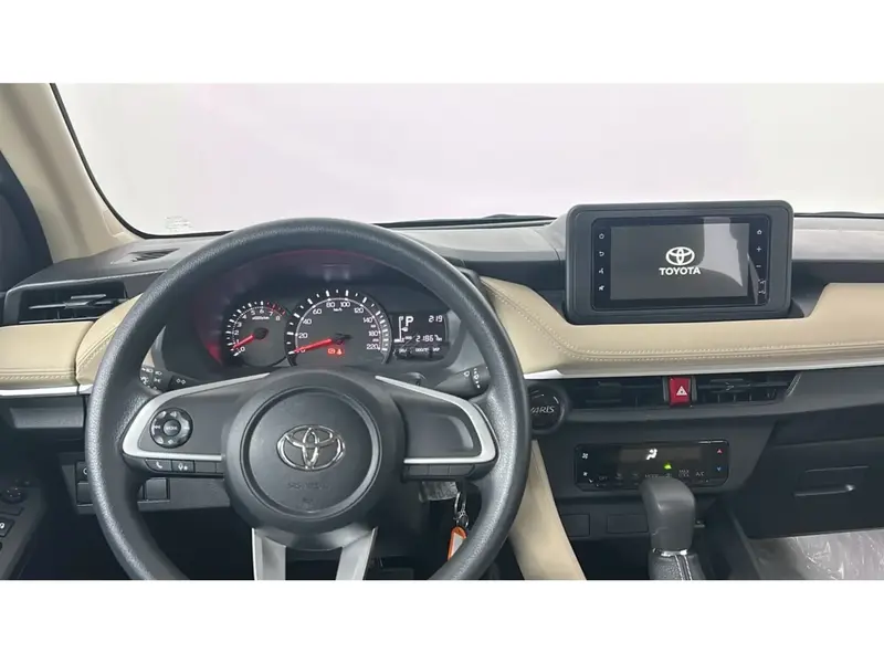 Toyota Yaris Y 2026 18