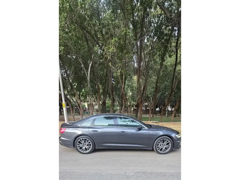 Audi A6 2022 4
