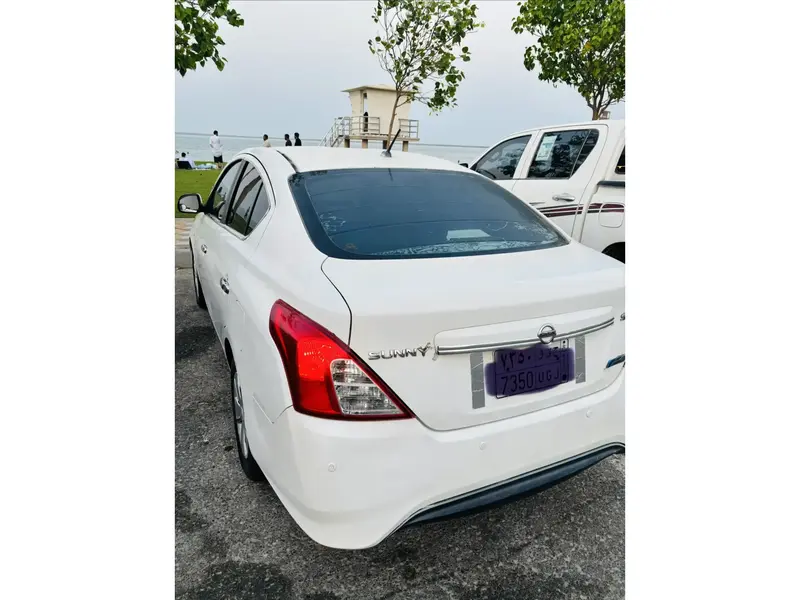 Nissan Sunny 2015 3