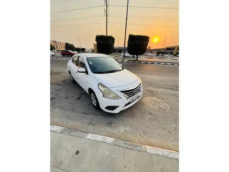 Nissan Sunny 2015 1