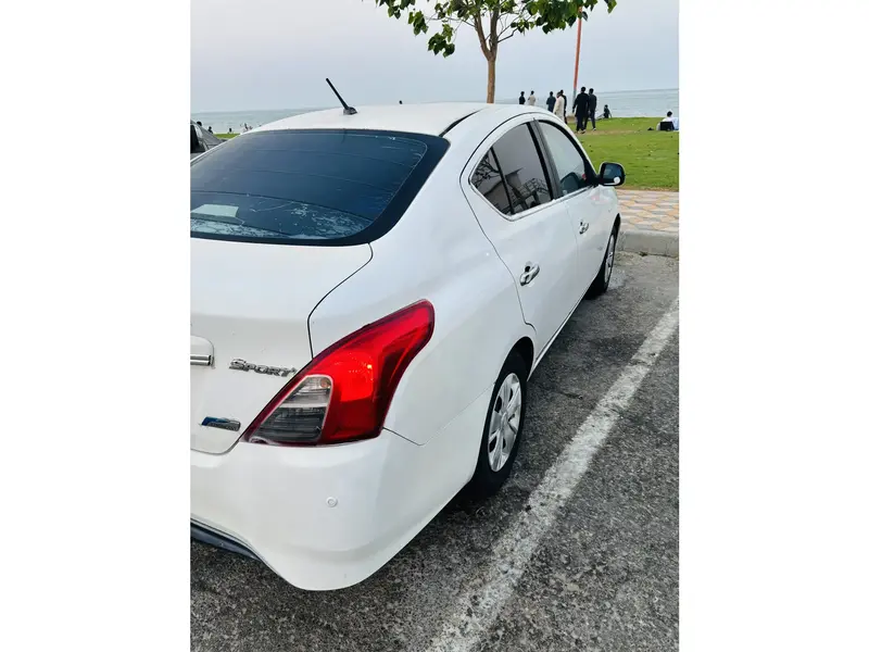 Nissan Sunny 2015 7