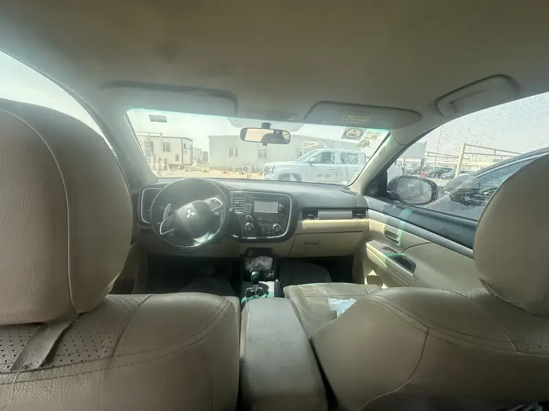 Mitsubishi OUTLANDER 2015 5