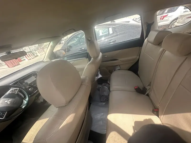 Mitsubishi OUTLANDER 2015 7