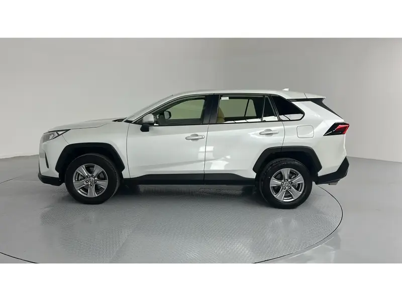 Toyota RAV4 LE 2024 7