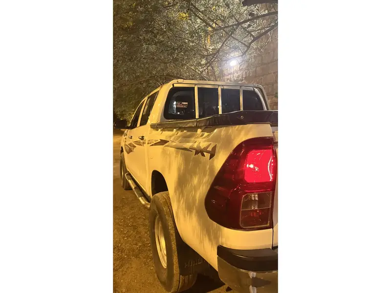 Toyota Hilux 2019 3