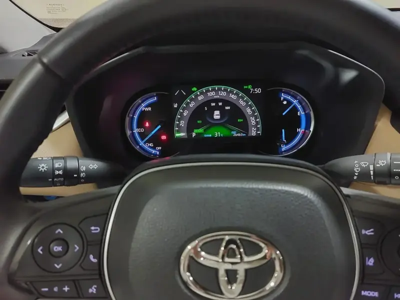 Toyota RAV4 2025 5