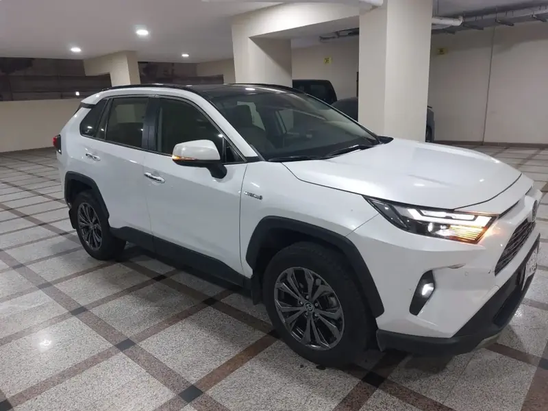 Toyota RAV4 2025 9