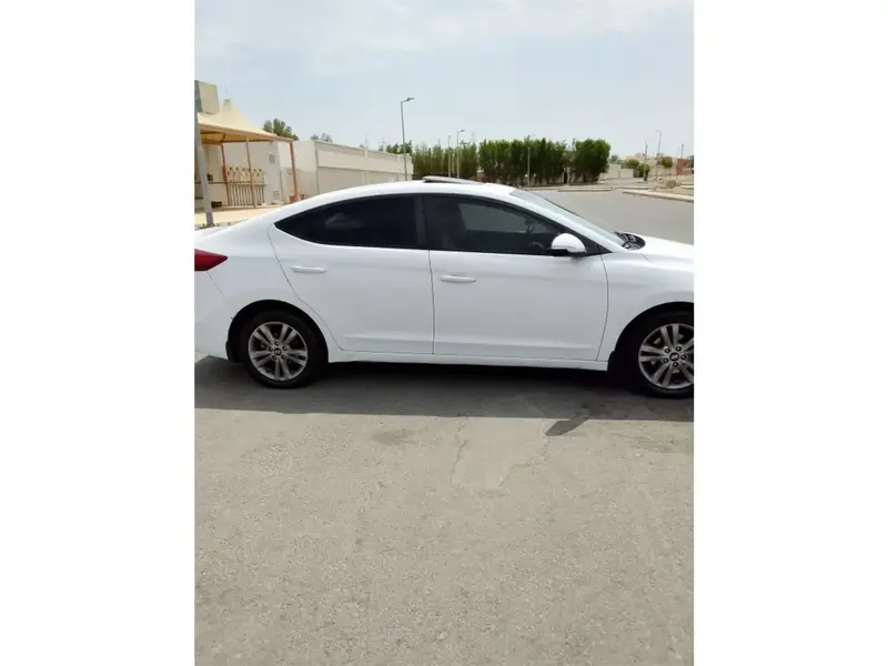 هيونداي إلنترا 2016 3