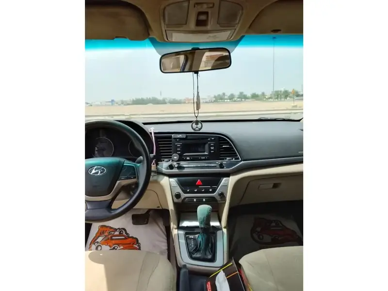 هيونداي إلنترا 2016 11