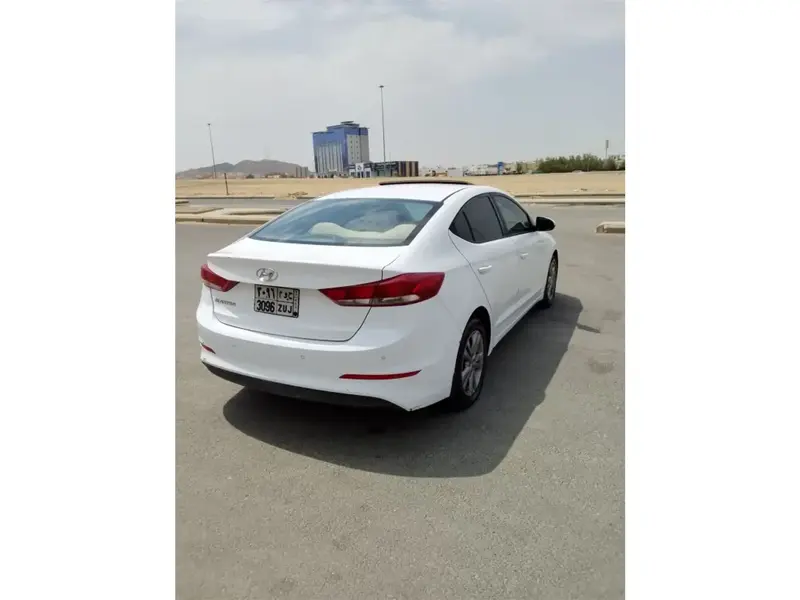 هيونداي إلنترا 2016 4