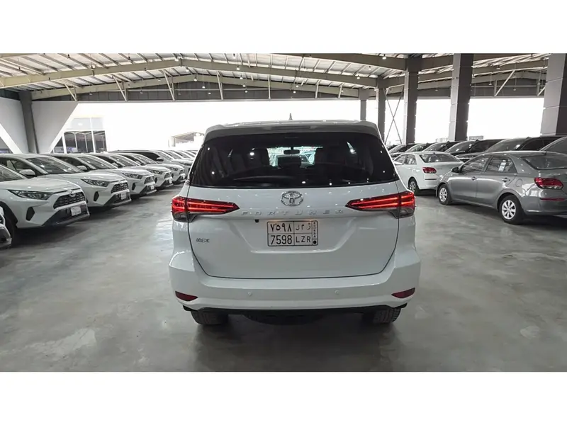 Toyota Fortuner 2024 4