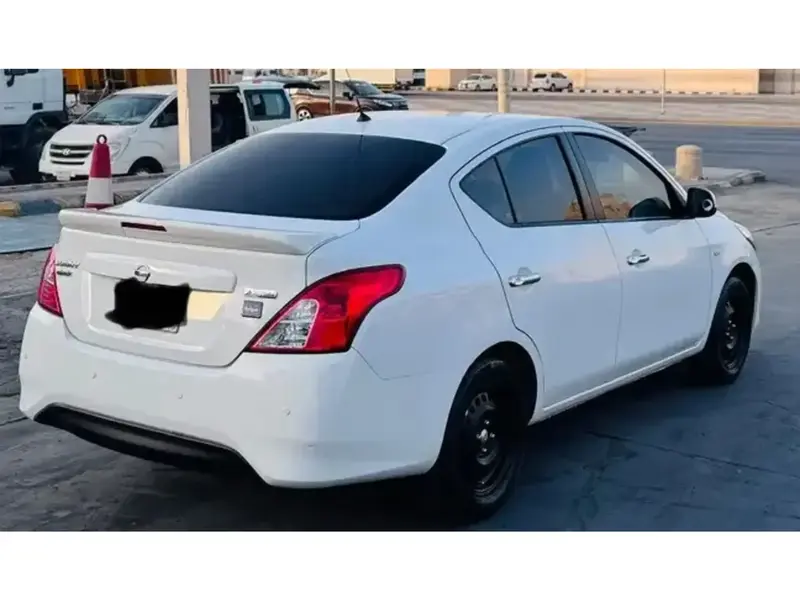 Nissan Sunny 2022 9