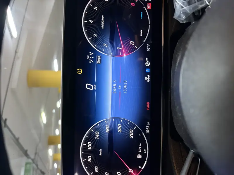 Mercedes C 2024 11