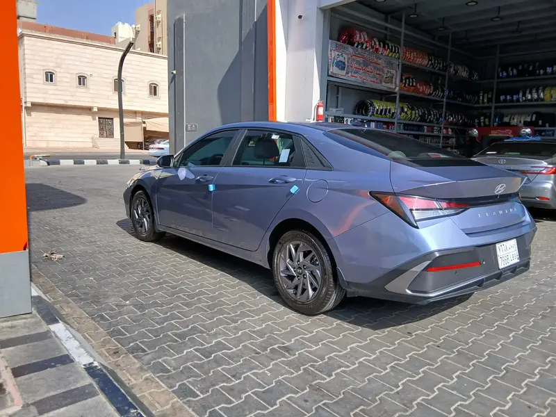 Hyundai Elantra 2026 4