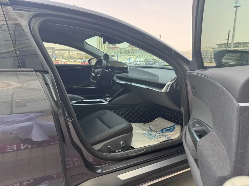 Lucid Air Pure 2025 11