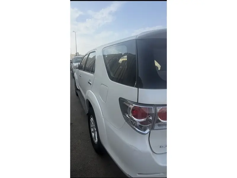 Toyota Fortuner 2015 4