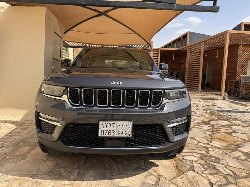 Jeep Cherokee 2025 3