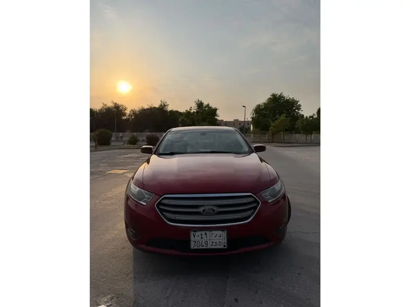 Ford Taurus 2015 1