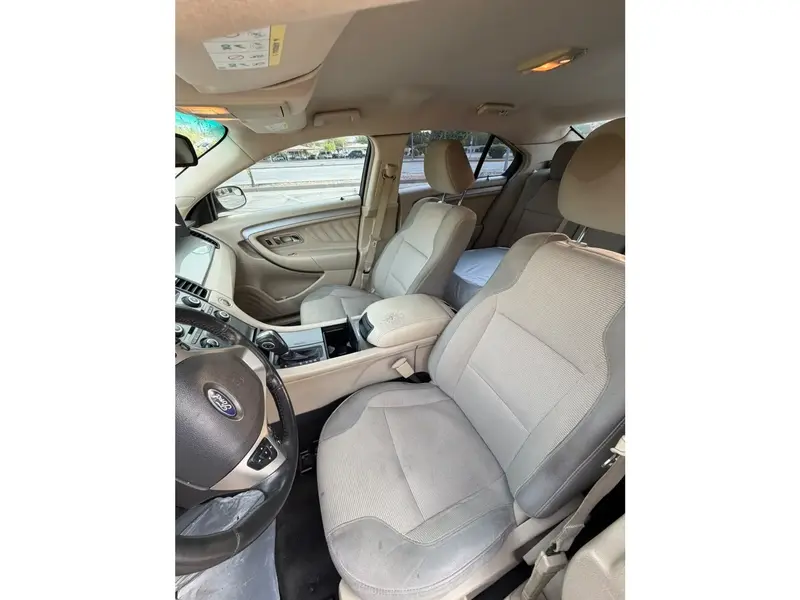 Ford Taurus 2015 11