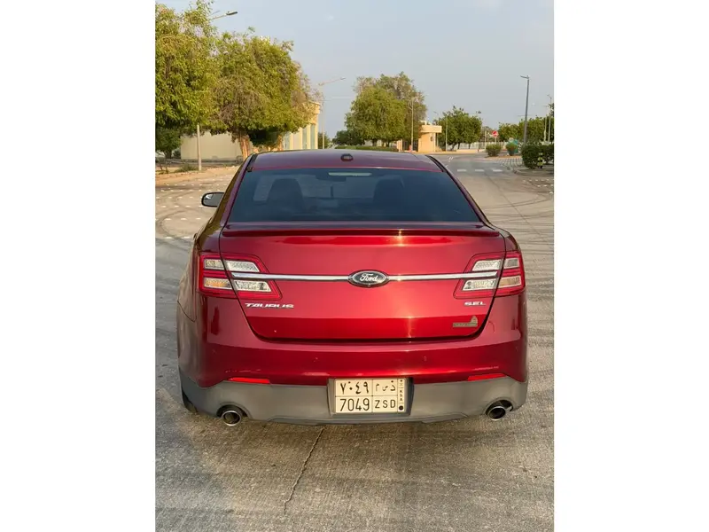 Ford Taurus 2015 4