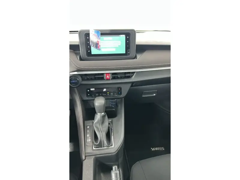 Toyota Yaris Y 2026 11